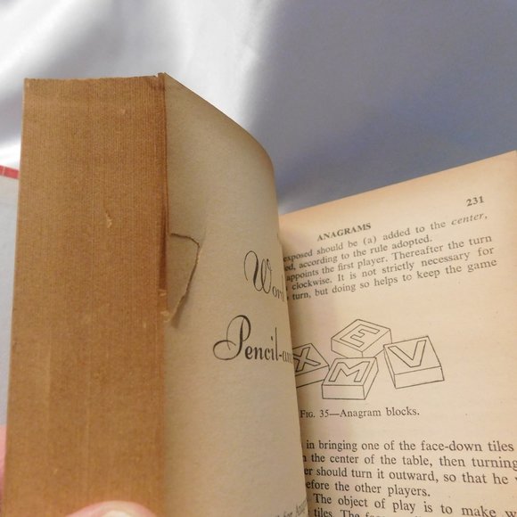 The Handy Book of Indoor Games Vintage Book 1949 - Picture 6 of 11